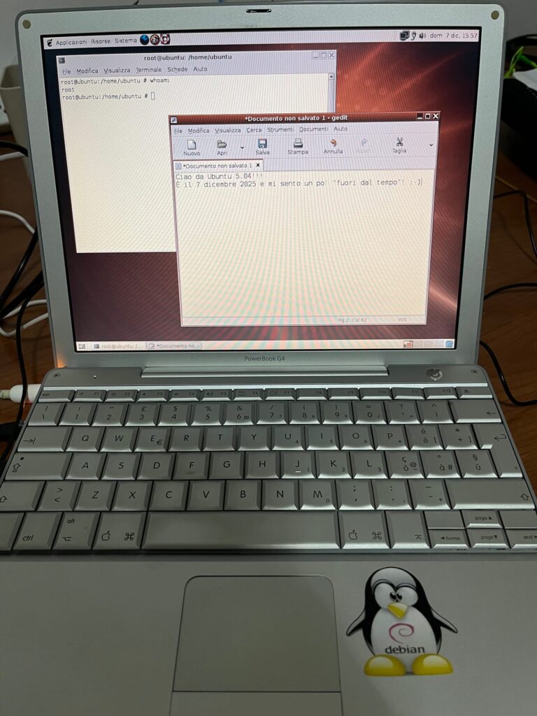 Un PowerBook G4 che esegue Ubuntu 5.04